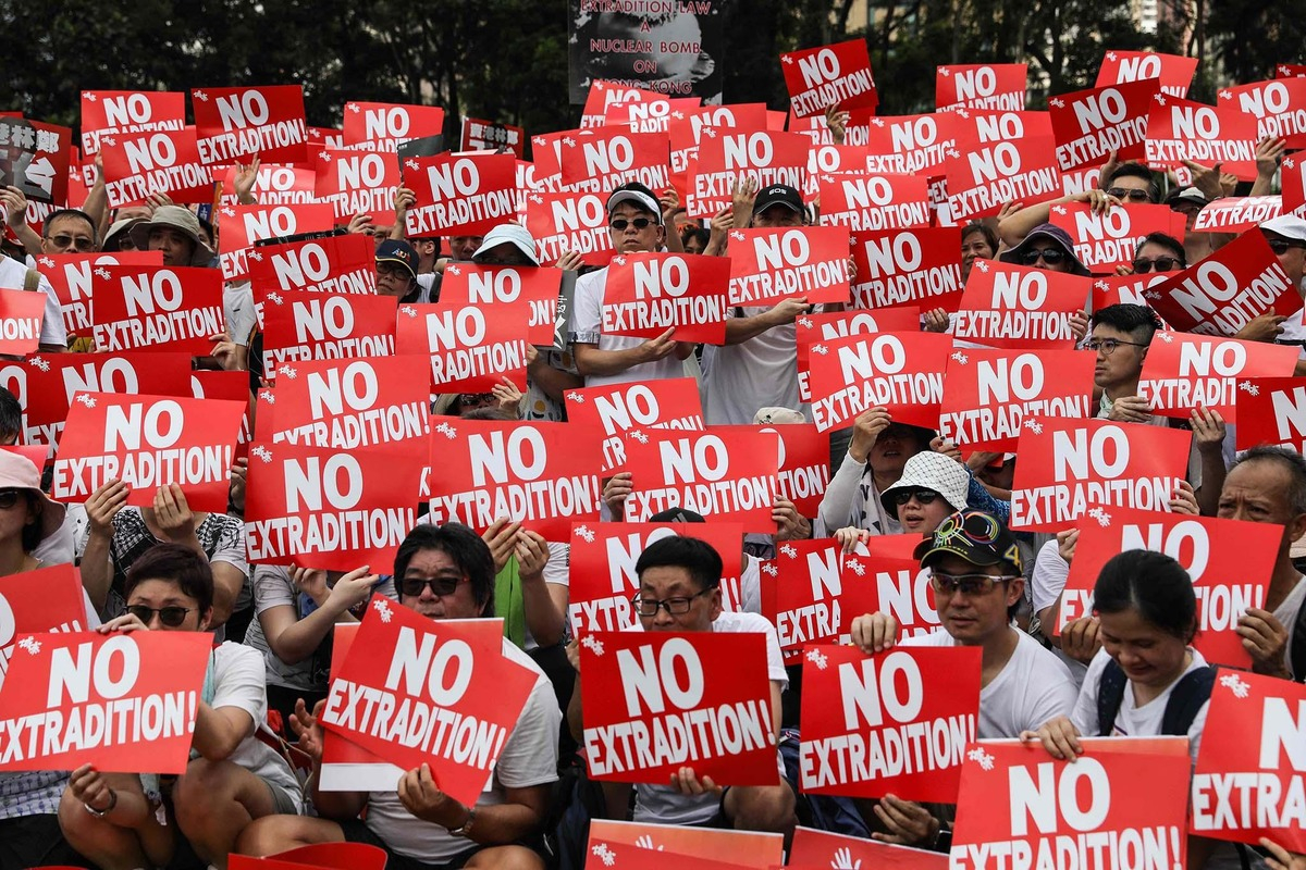 Passion for Hong Kong: Experts predict serious financial risks